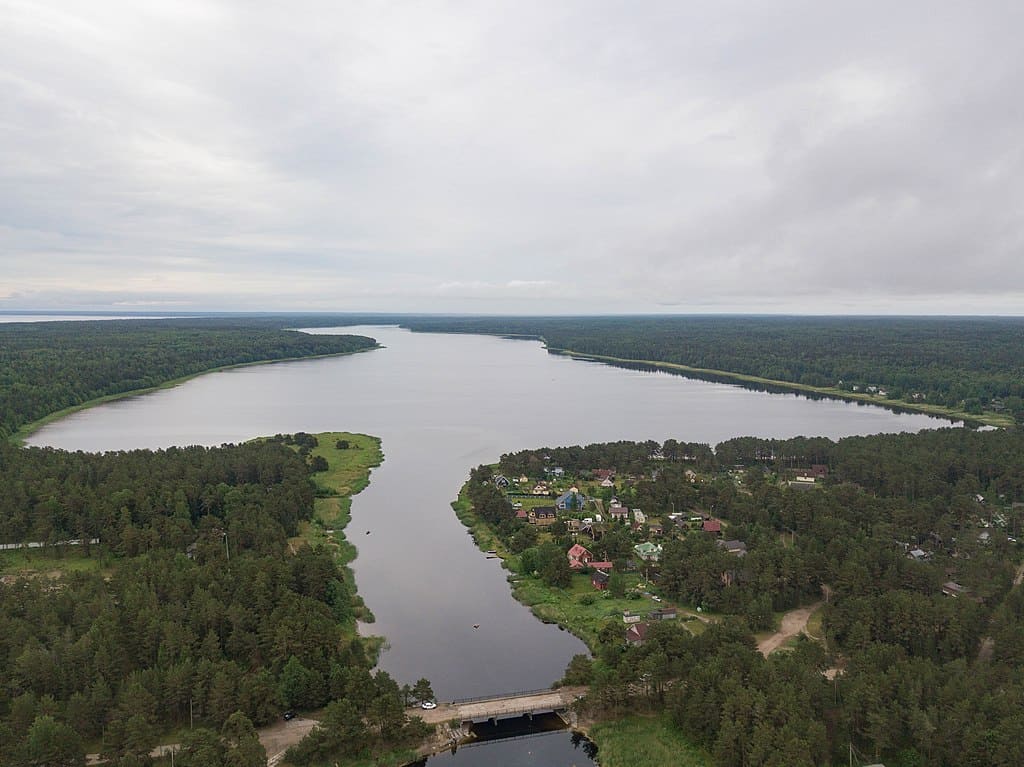 Липовское озеро в Ленинградской области